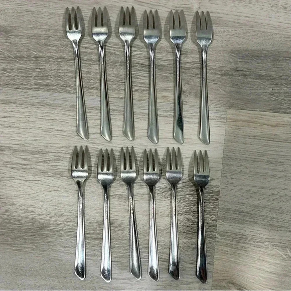 World Stainless USA Steel Oyster Seafood Cocktail Olive 3-Prong Forks Set of 12 - Picture 5 of 6